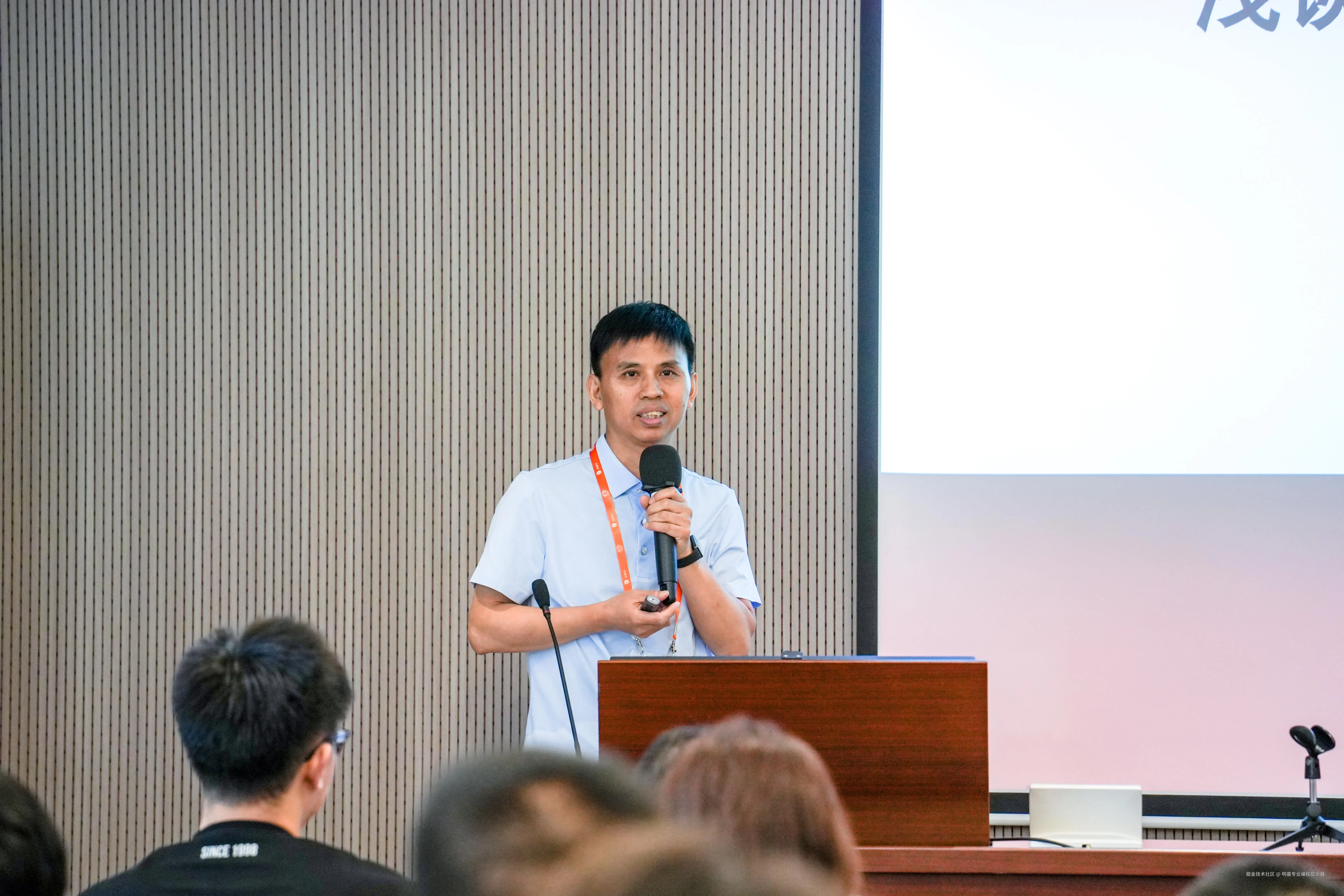 明基专业编程显示器于2025-08-14 08:01发布的图片